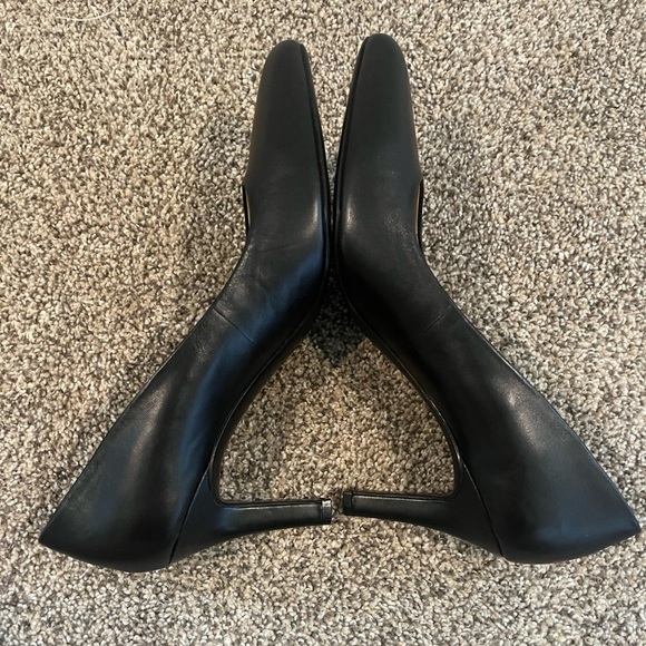 Naturalizer Black Women's Pumps - Picture 5 of 10